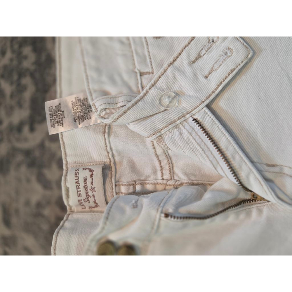 Women's Levi Strauss Signature Off-White Shorts Size 14